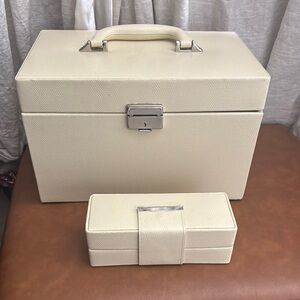 Wolf lizard embossed Elegant Cream Jewelry train case